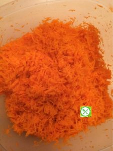 carrot oil, how to make carrot oil, carrot oil recipe, homemade carrot oil