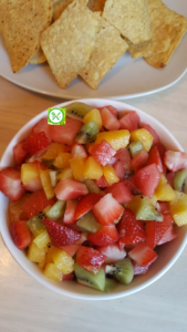 Fruits salsa with cinnamon chips