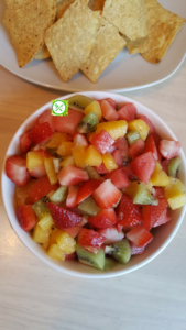 Fruits salsa with cinnamon chips