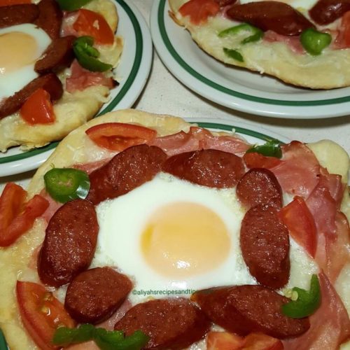 breakfast pizza, breakfast, how to make breakfast pizza, pizza, sausage and egg pizza, breakfast pizza, bacon breakfast pizza, breakfast pizza with egg, low carb pizza, low carb breakfast pizza