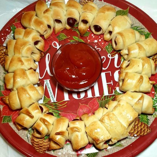 sausage wreath, puff pastry, crescent rolls, Christmas baking,decorative, magnolia leave,knotted, holiday sausage wreath, smoked sausage wreath, sausage wreath recipe, ugly sausage wreath, hillshire farm, vegan festive breakfast, pizza wreath recipe, festive sausage roll wreath, pig in a blanket, Christmas, recipe, food, holiday, mini sausage, festive, hot dog, hand drawn, lit' smokies sausage