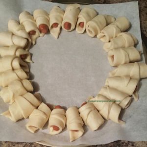 sausage wreath, puff pastry, crescent rolls, Christmas baking,decorative, magnolia leave,knotted, holiday sausage wreath, smoked sausage wreath, sausage wreath recipe, ugly sausage wreath, hillshire farm, vegan festive breakfast, pizza wreath recipe, festive sausage roll wreath, pig in a blanket, Christmas, recipe, food, holiday, mini sausage, festive, hot dog, hand drawn, lit' smokies sausage