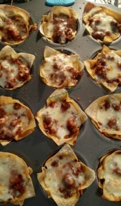 taco cups, wonton, easy, muffins, tasty, keto, party, appertizer, chicken, ground beef, tortilla, double layers, ayered. phyllo, crunchy, wonton wrapper, cheese, turkey, ground beef, baked, tacos, taco tuesday, tacos tuesday, taco cups, taco cups recipe, crunchy taco cups,easy taco cups recipe, easy taco cups, wonton taco cups, tortilla taco cups, mini taco cups