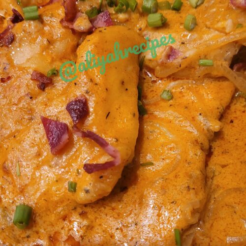 smothered chicken, smothered in gravy, smothered chicken recipe, chicken recipe, gravy, easy smothered chicken, smothered chicken with crispy bacon, ,delicious smothered chicken